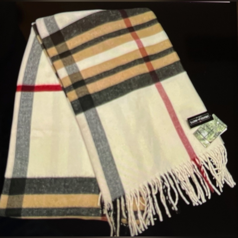 Macy's NWT! Gorgeous And Soft Plaid Fringe Scarf